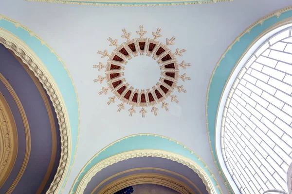 VICHY, FRANCE, APRIL 12, 2022: Kubbelerin termal banyolarının dış dekorları