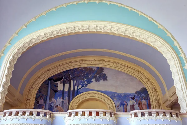 VICHY, FRANCE, APRIL 12, 2022: Kubbelerin termal banyolarının dış dekorları