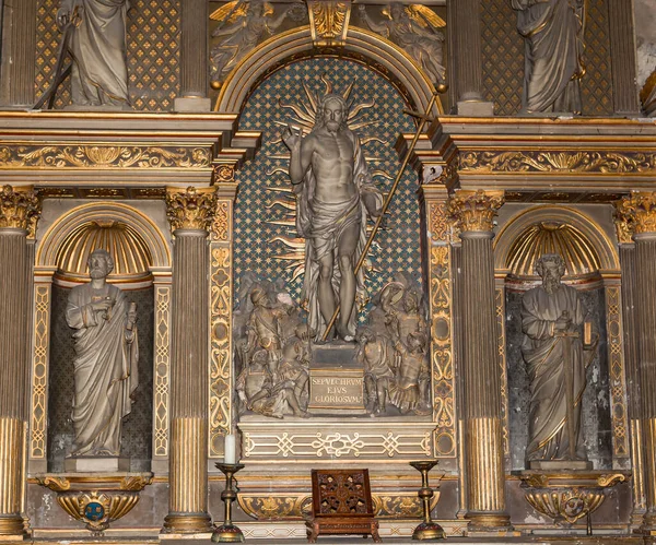 LE MANS, SARthe, FRANCE, 31 Mart 2022: Saint Julian Katedrali 'nin iç mimari dekorları