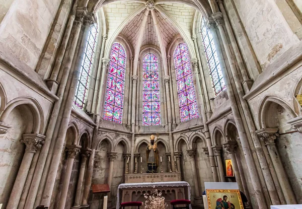 LE MANS, SARthe, FRANCE, 31 Mart 2022: Saint Julian Katedrali 'nin iç mimari dekorları