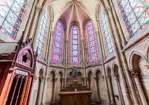 LE MANS, SARthe, FRANCE, 31 Mart 2022: Saint Julian Katedrali 'nin iç mimari dekorları