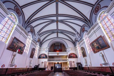 Rue VILLAGE, SOMME, FRANCE, 09 Mart 2022: Rue Village, Somme, Fransa 'daki Kutsal Ruh Şapeli' nin içi ve dekorları