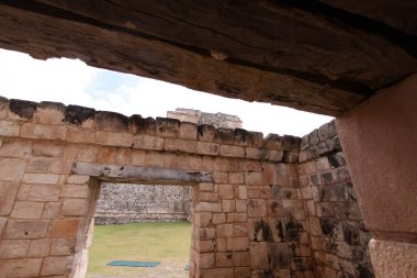 UXMAL, YUCATAN, MEXICO, 12 ARALIK 2011: Uxmal, Yucatan, Meksika 'daki Maya tapınağının kalıntıları, 12 Aralık 2011