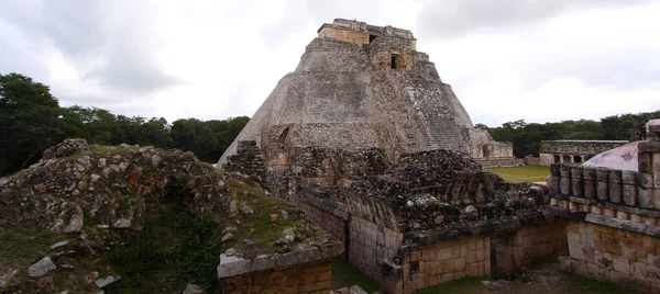 Uxmal Yucatan Mexico 2011年12月12日 メキシコ ユカタン州 ウクスマールのマヤ神殿跡2011年12月12日 — ストック写真