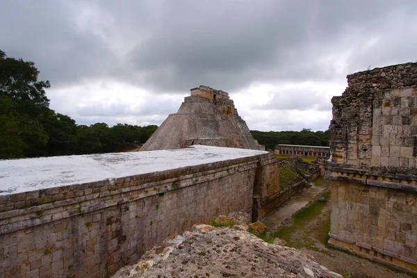 Uxmal Yucatan Mexico 2011年12月12日 メキシコ ユカタン州 ウクスマールのマヤ神殿跡2011年12月12日 — ストック写真