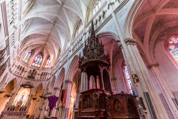 CHATEAUNEUF SUR CHER, FRANCE, Nisan 09, 2022: Çocukların Hanımefendisinin iç ve mimari detayları