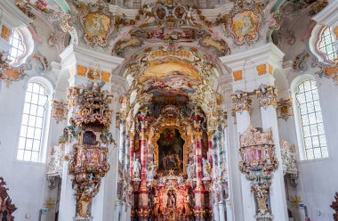Steingaden, bavyera, Almanya, 31 Mayıs 2022: Wieskirche kilisesinin iç mekanları, freskleri ve mimari dekorları