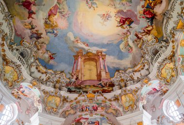 Steingaden, bavyera, Almanya, 31 Mayıs 2022: Wieskirche kilisesinin iç mekanları, freskleri ve mimari dekorları