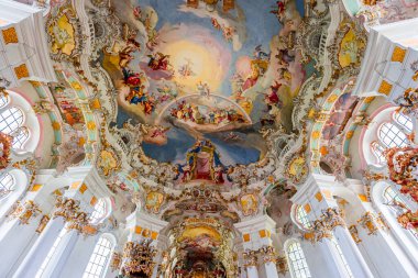 Steingaden, bavyera, Almanya, 31 Mayıs 2022: Wieskirche kilisesinin iç mekanları, freskleri ve mimari dekorları