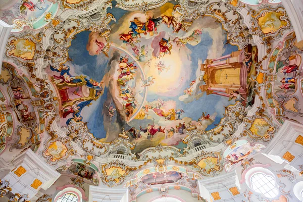 Steingaden, bavyera, Almanya, 31 Mayıs 2022: Wieskirche kilisesinin iç mekanları, freskleri ve mimari dekorları