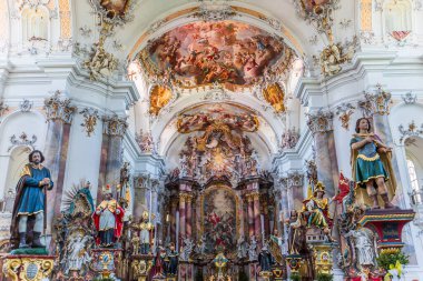 OTTOBEUREN, BAVARIA, GERMANY, HAZİRAN 04, 2022: Ottobeuren Manastırı Bazilikası 'nın iç mekanları, freskleri ve mimari süslemeleri
