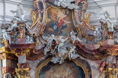 OTTOBEUREN, BAVARIA, GERMANY, HAZİRAN 04, 2022: Ottobeuren Manastırı Bazilikası 'nın iç mekanları, freskleri ve mimari süslemeleri