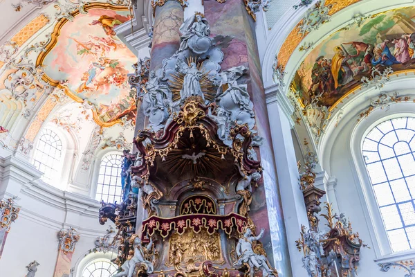 OTTOBEUREN, BAVARIA, GERMANY, HAZİRAN 04, 2022: Ottobeuren Manastırı Bazilikası 'nın iç mekanları, freskleri ve mimari süslemeleri