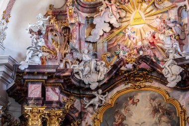 OTTOBEUREN, BAVARIA, GERMANY, HAZİRAN 04, 2022: Ottobeuren Manastırı Bazilikası 'nın iç mekanları, freskleri ve mimari süslemeleri