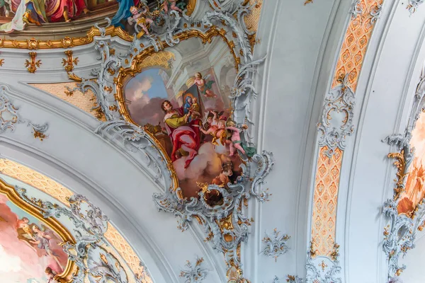 OTTOBEUREN, BAVARIA, GERMANY, HAZİRAN 04, 2022: Ottobeuren Manastırı Bazilikası 'nın iç mekanları, freskleri ve mimari süslemeleri