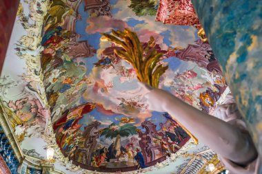 WIBLINGEN, BAVARIA, GERMANY, HAZİRAN 08, 2022: 18. yüzyıl mimarları Christian ve Johann Wiedemann tarafından Wiblingen Manastırı yakınlarındaki kütüphanenin rokoko ve barok süslemeleri