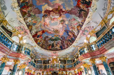 WIBLINGEN, BAVARIA, GERMANY, HAZİRAN 08, 2022: 18. yüzyıl mimarları Christian ve Johann Wiedemann tarafından Wiblingen Manastırı yakınlarındaki kütüphanenin rokoko ve barok süslemeleri