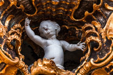 STEINGADEN, BAVARIA, GERMANY, HAZİRAN 02, 2022: Wieskirche kilisesinin stuccowork heykelleri ve dekorları, 1740 'ların sonlarında J. B. ve Dominikus Zimmermann.