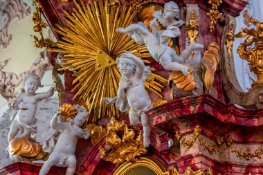 ROTTENBUCH, BAVARIA, GERMANY, HAZİRAN 02, 2022: 18. yüzyıl ressamı Matthaus Gunther ve sıva ressamı Josef Schgurer tarafından, Rottenbuch Abbey Bazilikasının iç mimari dekorları