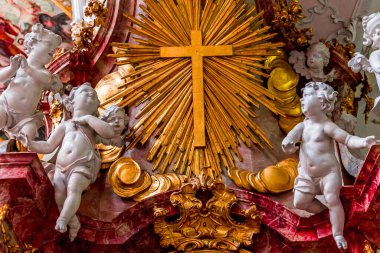 ROTTENBUCH, BAVARIA, GERMANY, HAZİRAN 02, 2022: 18. yüzyıl ressamı Matthaus Gunther ve sıva ressamı Josef Schgurer tarafından, Rottenbuch Abbey Bazilikasının iç mimari dekorları