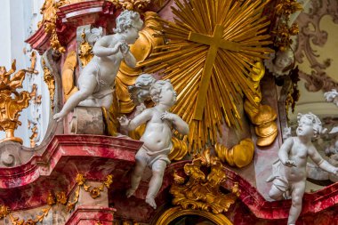 ROTTENBUCH, BAVARIA, GERMANY, HAZİRAN 02, 2022: 18. yüzyıl ressamı Matthaus Gunther ve sıva ressamı Josef Schgurer tarafından, Rottenbuch Abbey Bazilikasının iç mimari dekorları