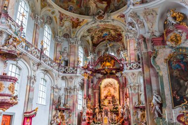 BIRNAU, BAVARIA, GERMANY, JUNE 07, 2022: Birnau bazilikasında Rococo ve barok dekorları, Gottfried Bernhard Gotz ve Joseph Anton Feuchtmayer, 18. yüzyıl