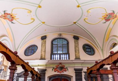 SALEM, BAVARIA, GERMANY, HAZİRAN 07 Haziran 2022: Konstanz Gölü yakınlarındaki Salem Abbey kilisesinde 18. yüzyılda çeşitli isimsiz sanatçılar tarafından atlar için tezgah süsleri