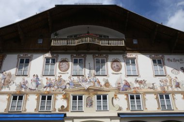 Oberramergau, bavyera, Almanya, 01 Haziran, 2022, Oberammergau köyü, Bavyera, Almanya 'daki evlerin cephelerindeki duvar resimleri