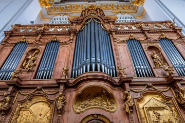 WIBLINGEN, BAVARIA, GERMANY, HAZİRAN 08, 2022: Wiblingen Manastırı 'ndaki Rococo ve barok süslemeleri, Ulm Şehri yakınlarındaki çeşitli isimsiz sanatçılar tarafından, 18. yüzyıl