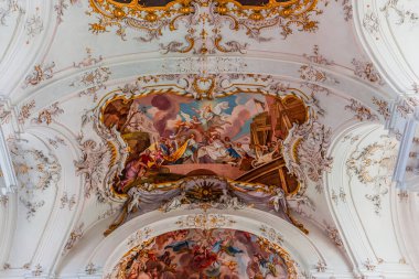 DiESSEN, BAVARIA, GERMANY, HAZİRAN 03 Haziran 2022: Diessen Marienmunster Kilisesi 'ndeki Rococo ve barok dekorları, Ammersee Gölü' ndeki çeşitli isimsiz sanatçılar tarafından, 18. yüzyıl.