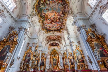 DiESSEN, BAVARIA, GERMANY, HAZİRAN 03 Haziran 2022: Diessen Marienmunster Kilisesi 'ndeki Rococo ve barok dekorları, Ammersee Gölü' ndeki çeşitli isimsiz sanatçılar tarafından, 18. yüzyıl.