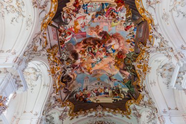 DiESSEN, BAVARIA, GERMANY, HAZİRAN 03 Haziran 2022: Diessen Marienmunster Kilisesi 'ndeki Rococo ve barok dekorları, Ammersee Gölü' ndeki çeşitli isimsiz sanatçılar tarafından, 18. yüzyıl.