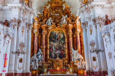 DiESSEN, BAVARIA, GERMANY, HAZİRAN 03 Haziran 2022: Diessen Marienmunster Kilisesi 'ndeki Rococo ve barok dekorları, Ammersee Gölü' ndeki çeşitli isimsiz sanatçılar tarafından, 18. yüzyıl.
