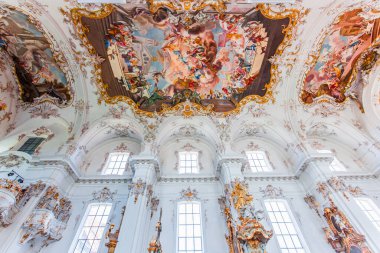DiESSEN, BAVARIA, GERMANY, HAZİRAN 03 Haziran 2022: Diessen Marienmunster Kilisesi 'ndeki Rococo ve barok dekorları, Ammersee Gölü' ndeki çeşitli isimsiz sanatçılar tarafından, 18. yüzyıl.