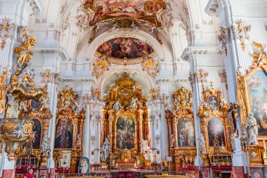 DiESSEN, BAVARIA, GERMANY, HAZİRAN 03 Haziran 2022: Diessen Marienmunster Kilisesi 'ndeki Rococo ve barok dekorları, Ammersee Gölü' ndeki çeşitli isimsiz sanatçılar tarafından, 18. yüzyıl.