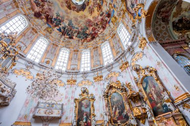 ETTAL, BAVARIA, GERMANY, 31 Mayıs 2022: Ettal Abbey 'deki Rococo ve barok dekorasyonları, sıva ustası Josef Schmutzer ve Johann Baptist Straub, 18. yüzyıl
