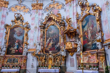 ETTAL, BAVARIA, GERMANY, 31 Mayıs 2022: Ettal Abbey 'deki Rococo ve barok dekorasyonları, sıva ustası Josef Schmutzer ve Johann Baptist Straub, 18. yüzyıl