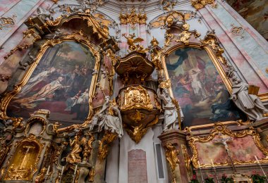 ETTAL, BAVARIA, GERMANY, 31 Mayıs 2022: Ettal Abbey 'deki Rococo ve barok dekorasyonları, sıva ustası Josef Schmutzer ve Johann Baptist Straub, 18. yüzyıl