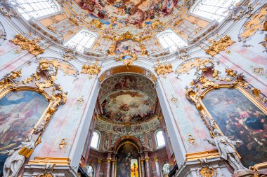 ETTAL, BAVARIA, GERMANY, 31 Mayıs 2022: Ettal Abbey 'deki Rococo ve barok dekorasyonları, sıva ustası Josef Schmutzer ve Johann Baptist Straub, 18. yüzyıl