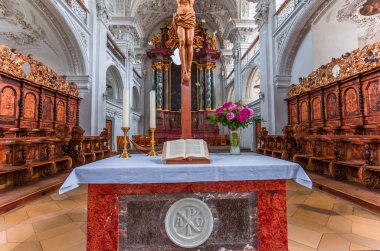 FRIEDRICHSHAFEN, BAVARIA, GERMANY, HAZİRAN, Haziran 06, 2022: 18. yüzyılda çeşitli anonim ressamlar tarafından İsa 'nın Baptist Kilisesi Friedrichshafen' in iç mekanları, freskleri ve mimari süslemeleri