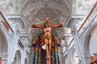 FRIEDRICHSHAFEN, BAVARIA, GERMANY, HAZİRAN, Haziran 06, 2022: 18. yüzyılda çeşitli anonim ressamlar tarafından İsa 'nın Baptist Kilisesi Friedrichshafen' in iç mekanları, freskleri ve mimari süslemeleri