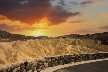 Zabriskie noktası, gökyüzü ve bulutlar, ölüm vadisi, California, ABD