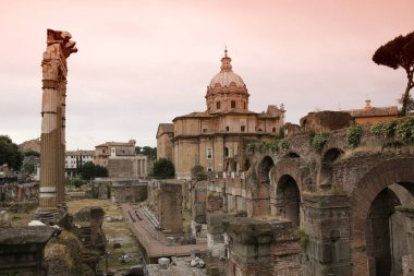 ROME, ITALY, 16 Haziran 2015: Trajan sütununun mimari detayları, Roma forumunda, 16 Haziran 2015, Roma, İtalya