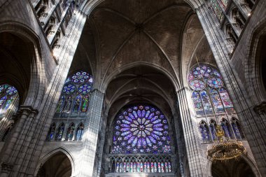 Saint-DENIS, FRANCE 12 Şubat 2015 Saint-Denis, Fransa yakınlarındaki Saint-Denis 'te, Saint-denis mezarlığında Kral 16. Louis' in anıtı..