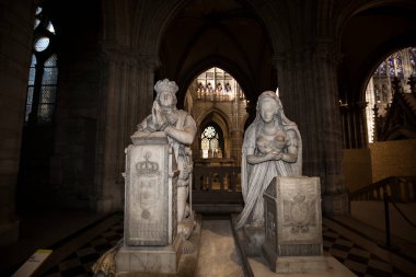 Saint-DENIS, FRANCE FRANSA 16. Louis ve Marie-antoinette 'in Saint-denis Bazilikası, 12 Şubat 2015, Saint-Denis, Fransa yakınlarındaki Saint-Denis.
