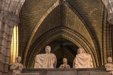 Saint-DENIS, FRANCE 12 Şubat 2015 Saint-Denis, Fransa yakınlarındaki Saint-Denis 'te Saint-Denis mezarlığı Saint-denis Bazilikası' nda Kral II. Henri 'nin anıtı..