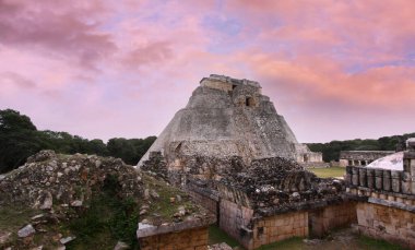 Sihirbazın piramidi, Uxmal harabelerinde, Yucatan, Meksika