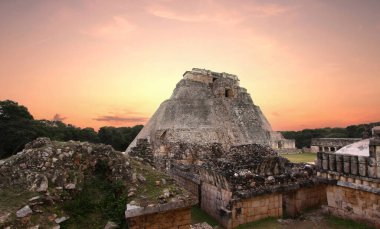 Sihirbazın piramidi, Uxmal harabelerinde, Yucatan, Meksika
