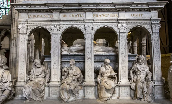 San Denís Francia Febrero Estatua Luis Xvi María Antoinette Basílica — Foto de Stock