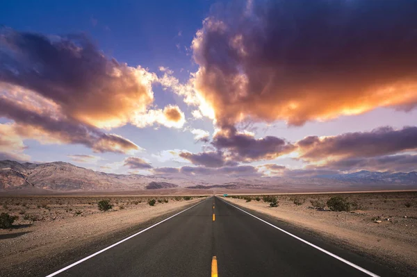 Дорожные Линии Пустыне Смерти Cca Usa — стоковое фото